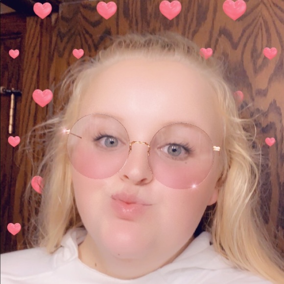 Meet your Posher, Maddie - Picture 1 of 1